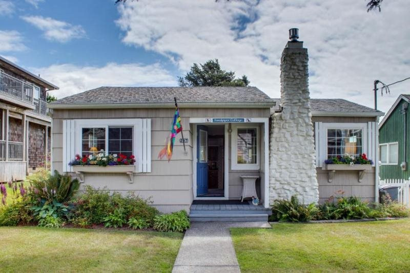 Sandpiper Cottage exterior, pet friendly rental in Cannon Beach