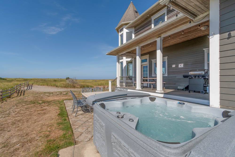 Knole House Long Beach, WA vacation rental hot tub