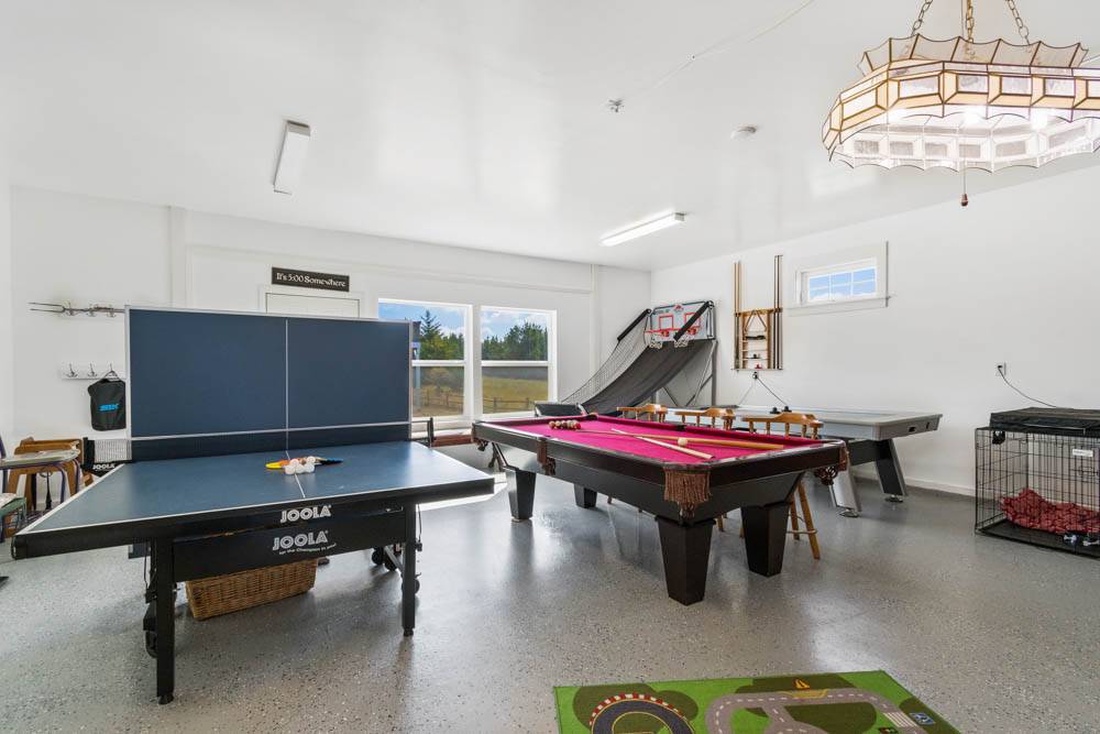 Knole House Long Beach WA vacation rental game room