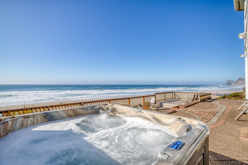 Hot tub oceanfront view from Sandecastle at Roads End