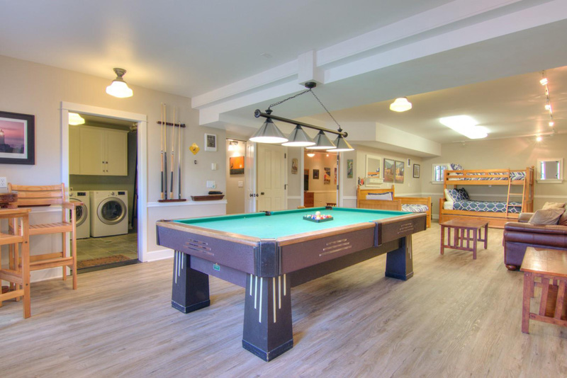 Game room with pool table at Pelican Reach for large groups at roads end