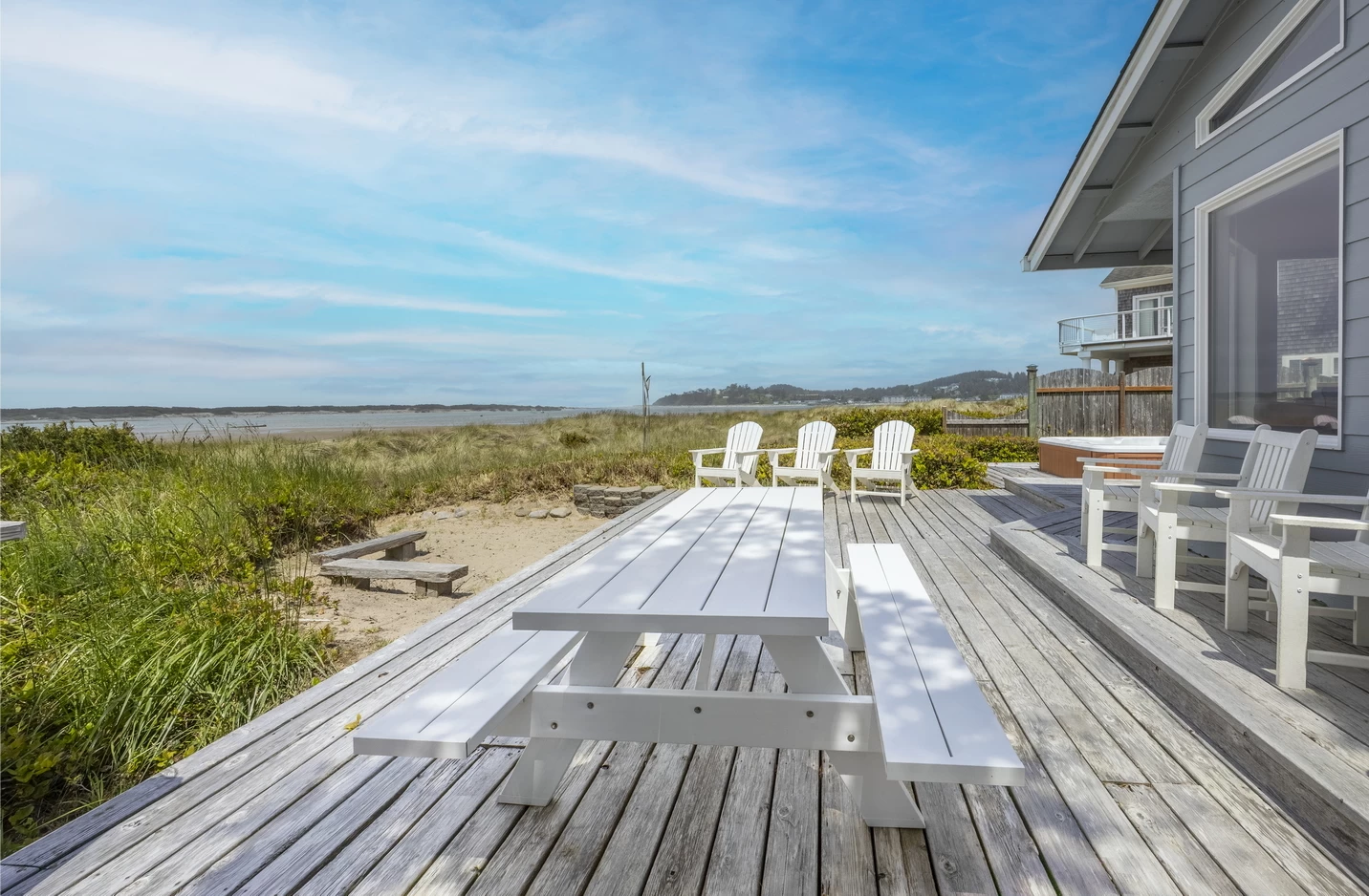 Beachfront deck with picnic table