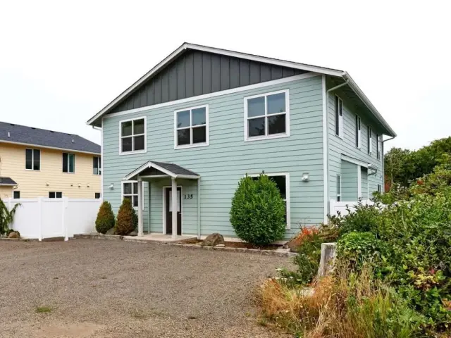 Lincoln Beach Retreat — photo 1