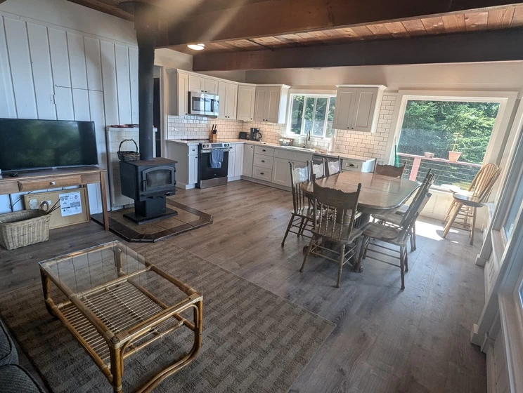 The Cedar House — photo 2