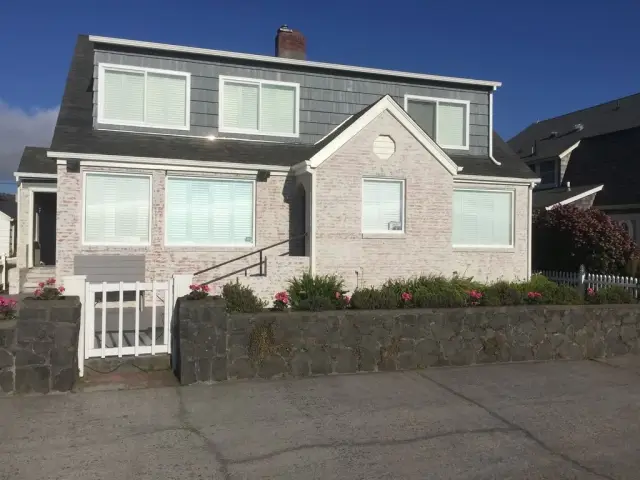 A Prom House — photo 1