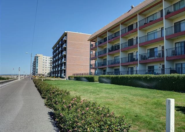 Seaside Beach Club Condos — photo 2