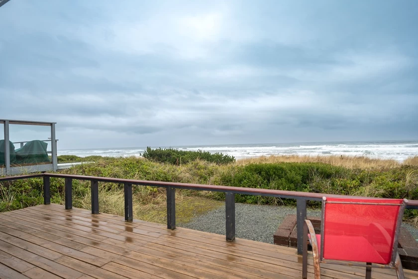 Beachside Bungalow — photo 3