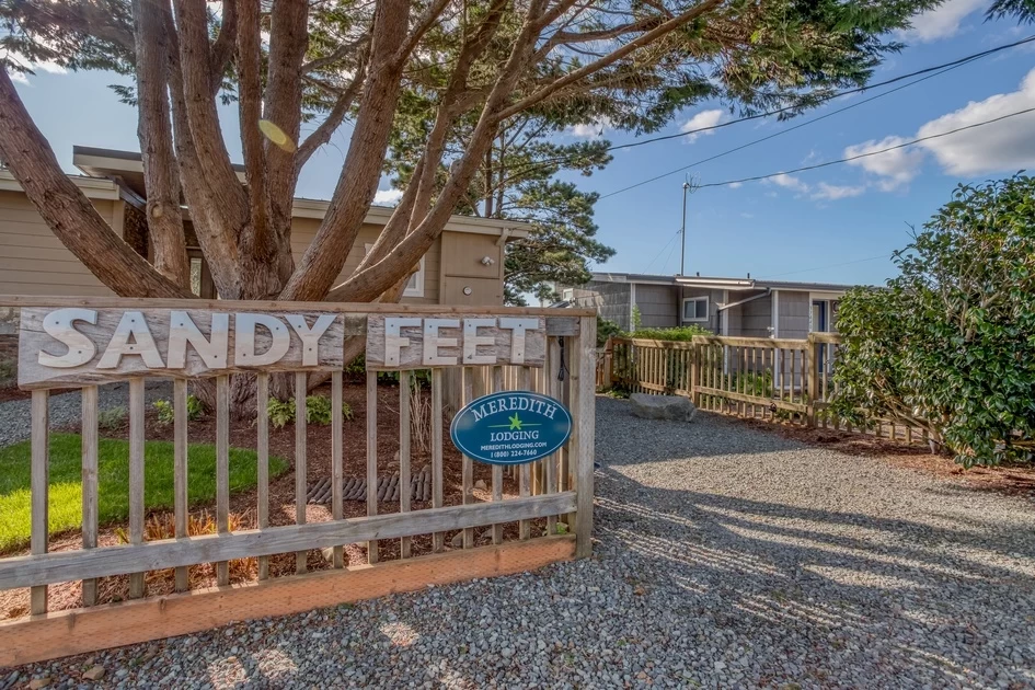 Sandy Feet — photo 1
