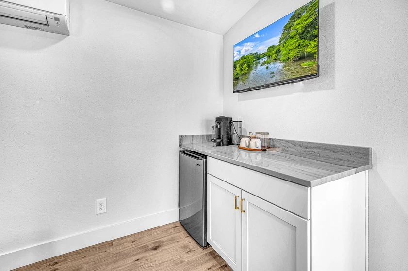 Kitchenette with TV
