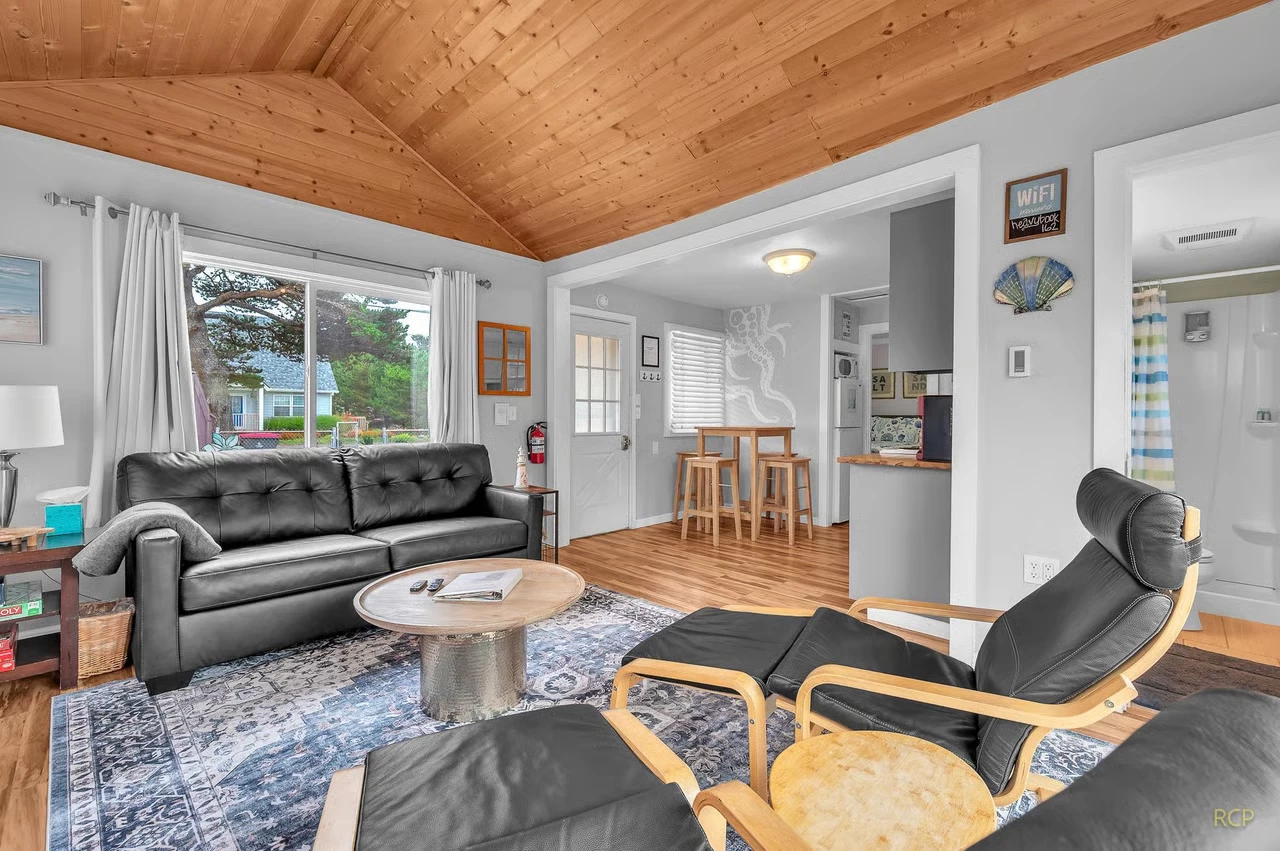 North Shore Cottage — photo 4