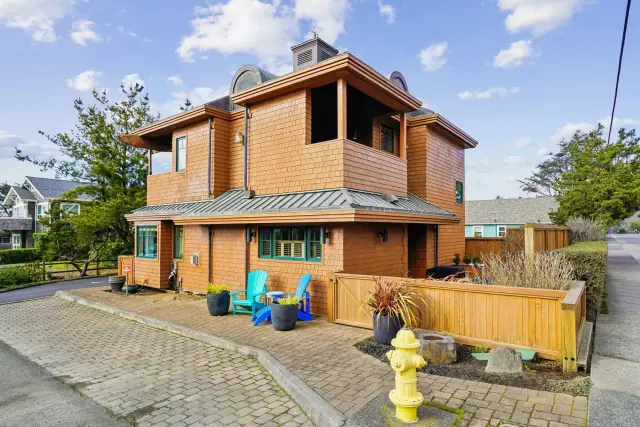 Copper Roof House — photo 1