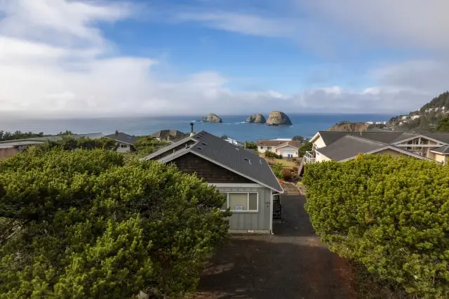 Oceanside Vista — photo 1