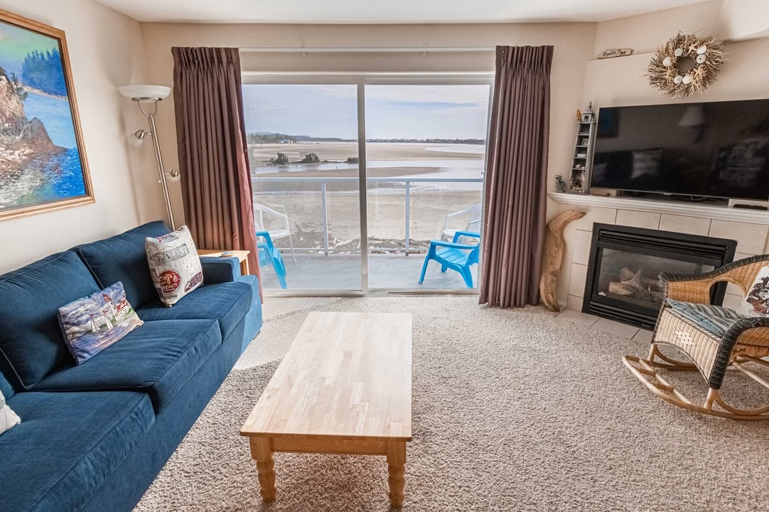 Waters Edge Condos — photo 5