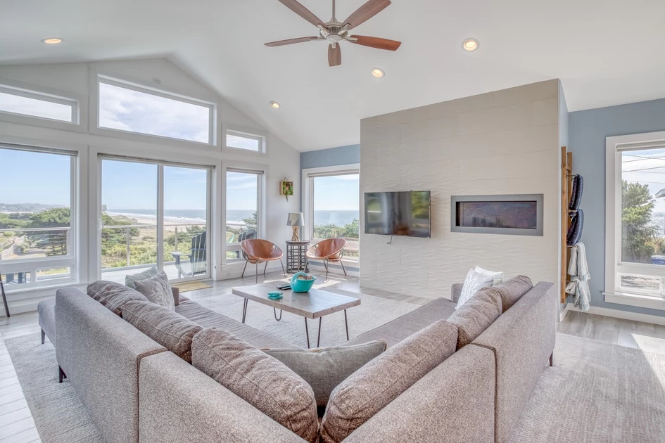 Breakwater Beach House — photo 3