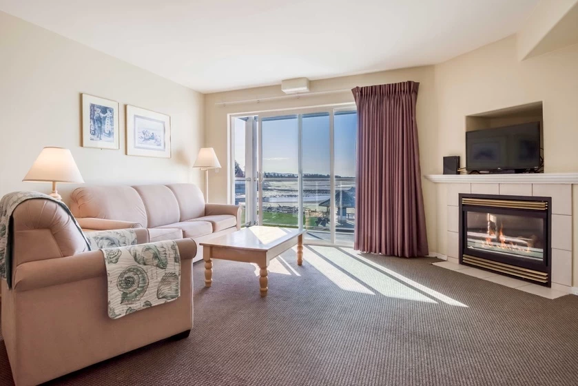 Waters Edge Condo 302 — photo 1