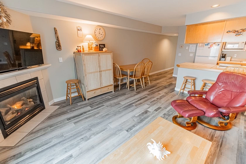 Water's Edge Condo 412 — photo 5