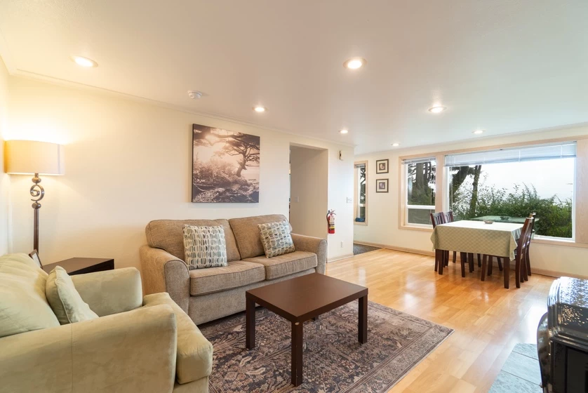 Agate Beach Oceanfront Suite B — photo 3