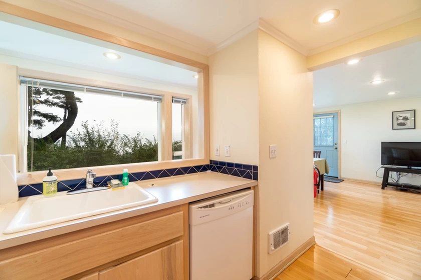 Agate Beach Oceanfront Suite B — photo 5