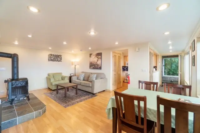 Agate Beach Oceanfront Suite B — photo 1