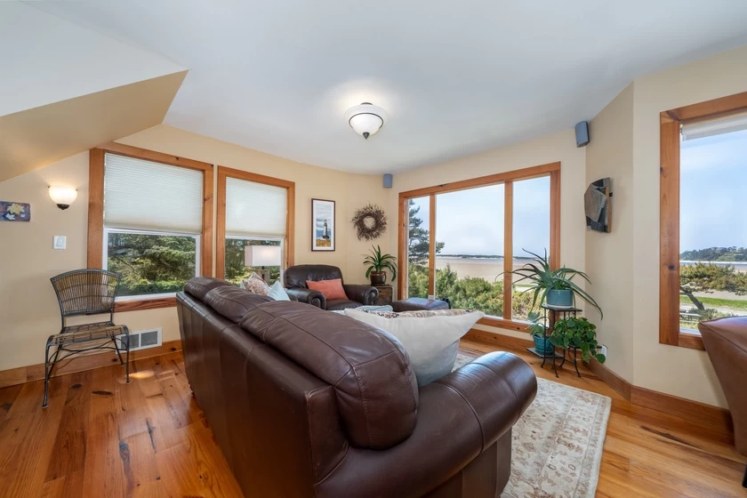 Siletz Bay Beach House — photo 5