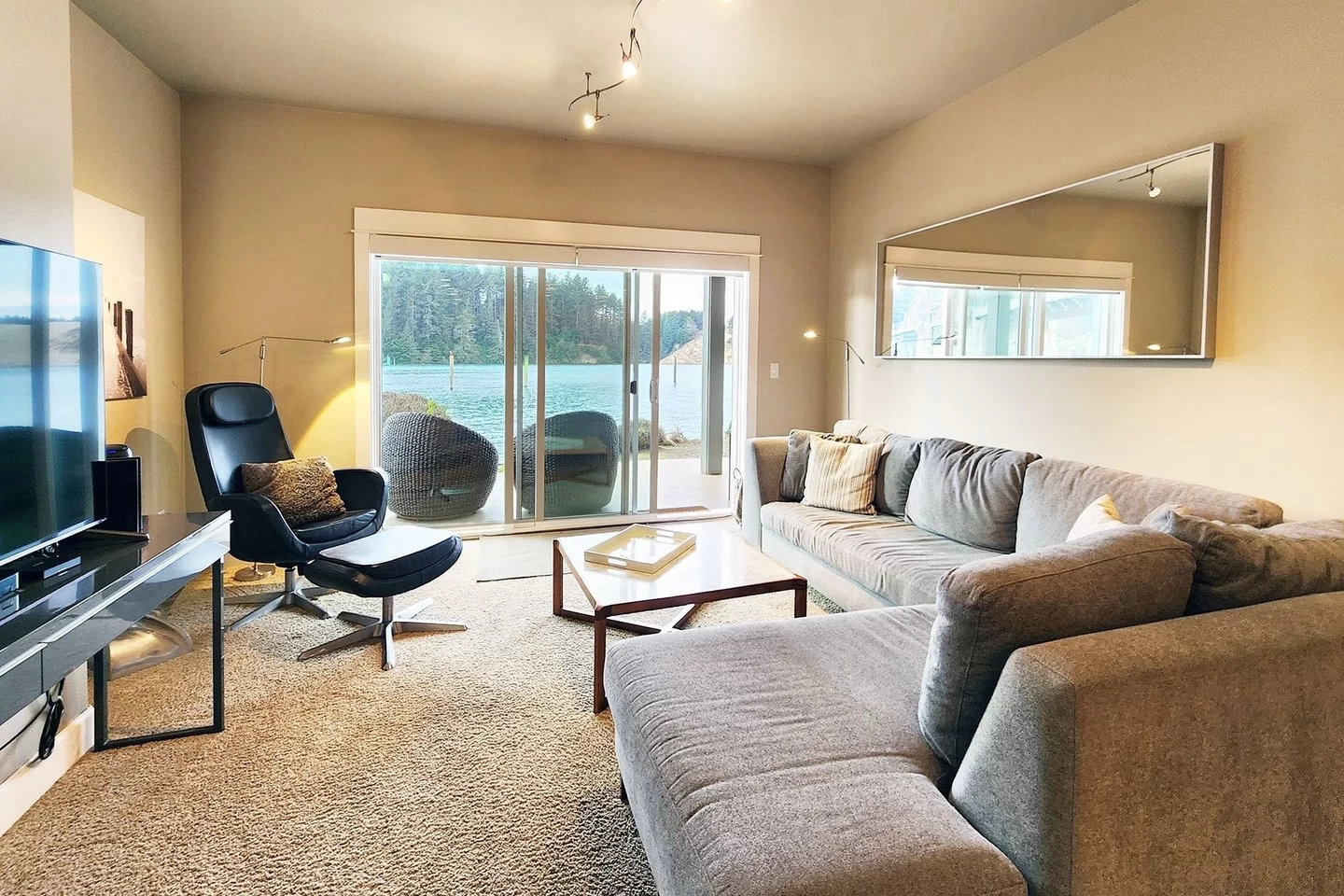 Riverfront Florence Condo – The Tide That Binds Vacation Rental — photo 1