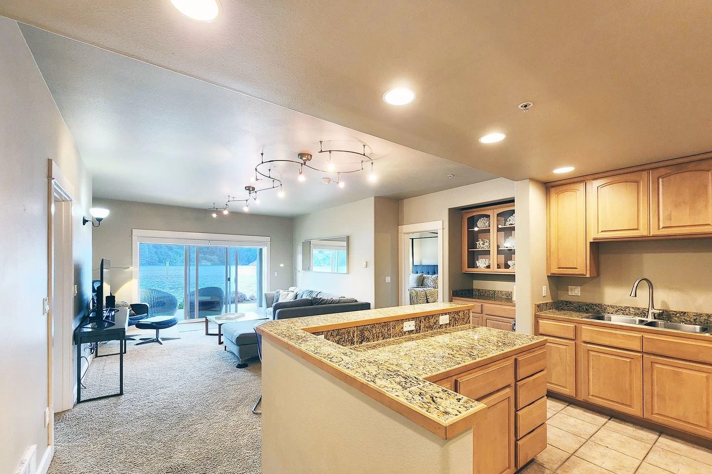 Riverfront Florence Condo – The Tide That Binds Vacation Rental — photo 5