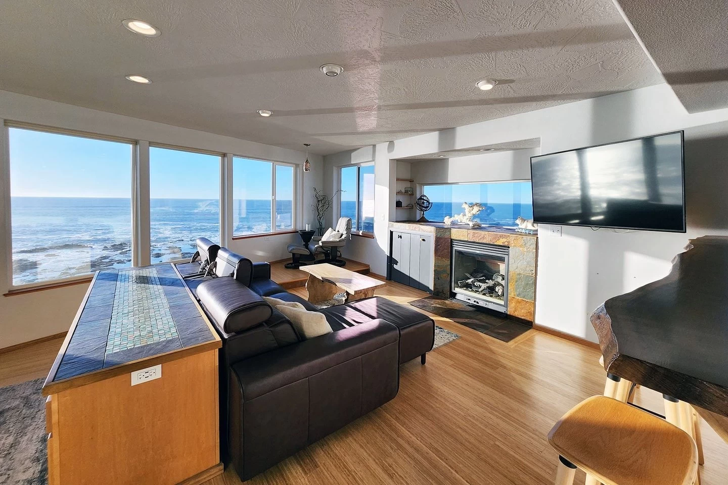 Whaley Nice – Oceanfront Yachats Vacation Home with Hot Tub & Tide Pools — photo 1