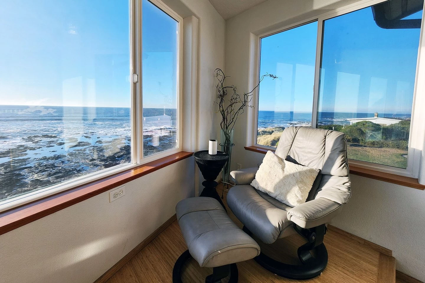 Whaley Nice – Oceanfront Yachats Vacation Home with Hot Tub & Tide Pools — photo 2