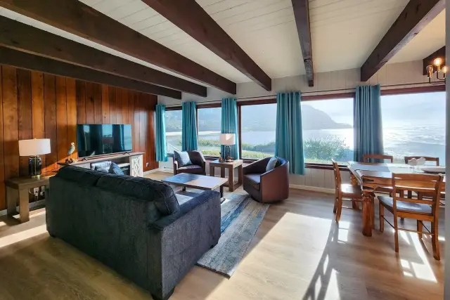 Oceanfront Yachats Vacation Rental — photo 1