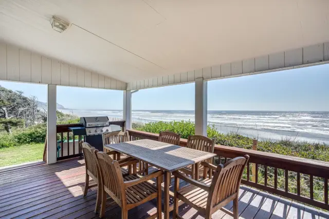 Oceanfront Beach House in Oregon – Sleeps 8 with Hot Tub — photo 1