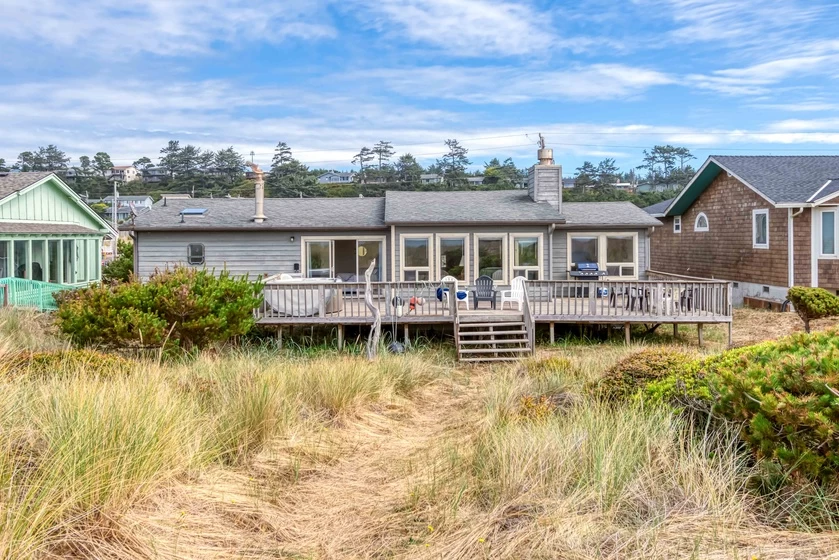 Daly's Oceanfront House — photo 4