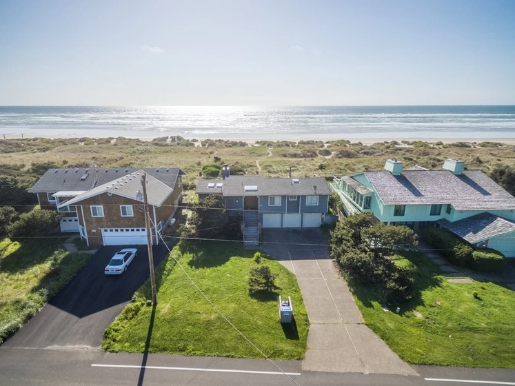 Daly's Oceanfront House — photo 3