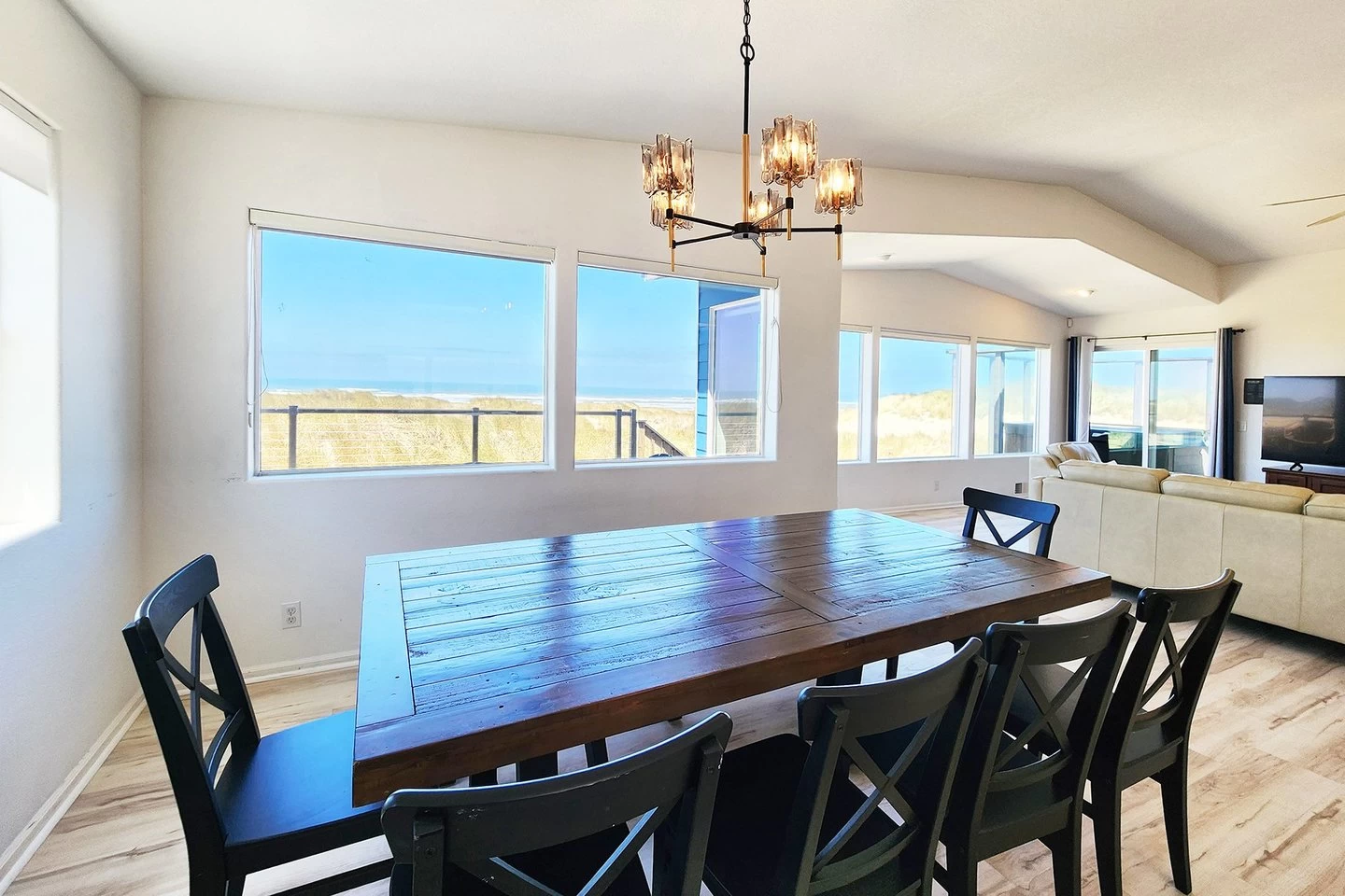 Beachside Bliss — photo 4