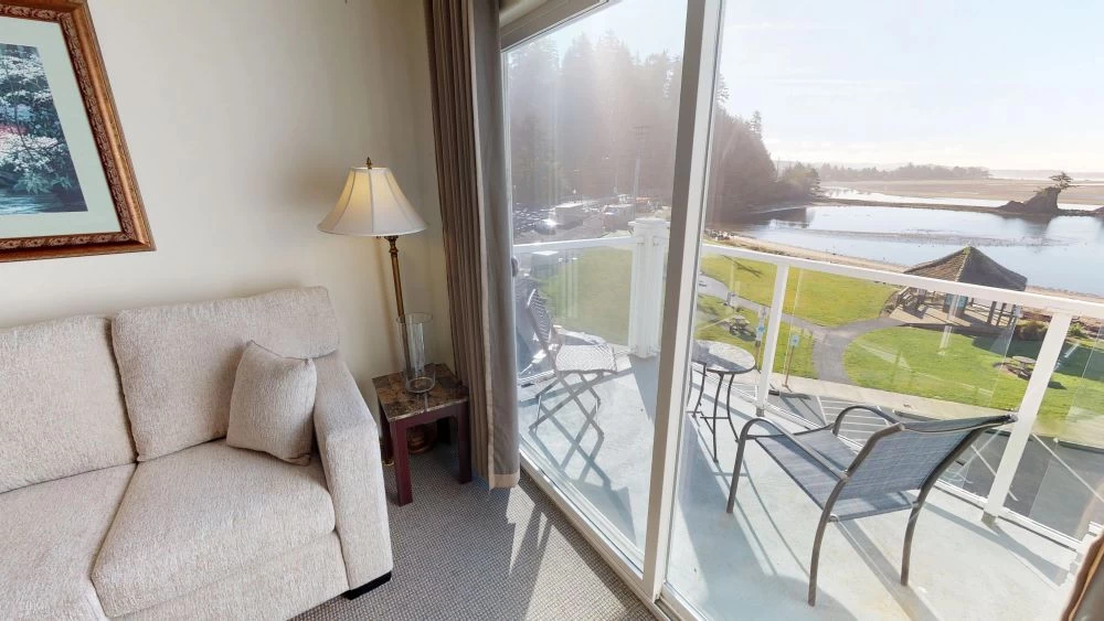 Water's Edge Condo 402 — photo 3