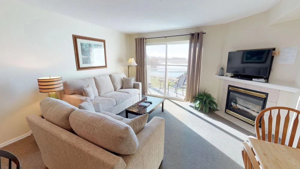 Water's Edge Condo 402 — photo 2