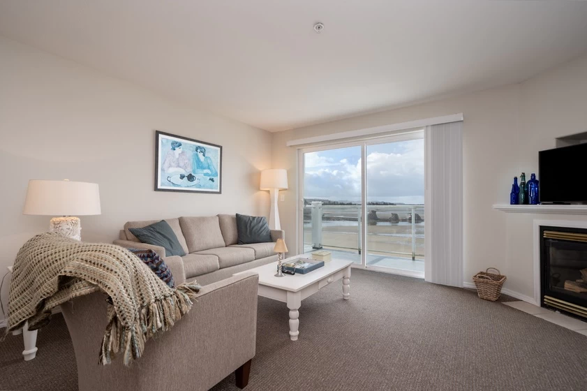 Waters Edge 410 — photo 3