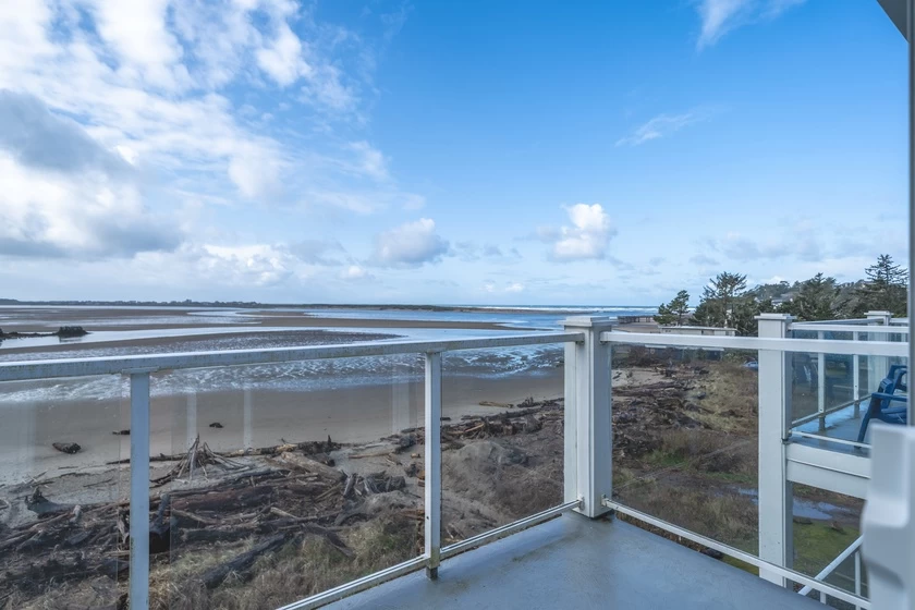 Waters Edge 410 — photo 4
