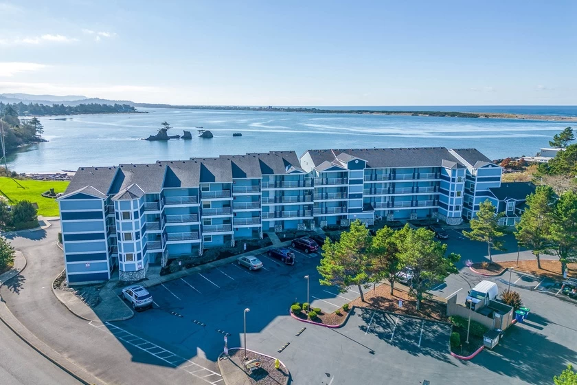 Waters Edge 410 — photo 2