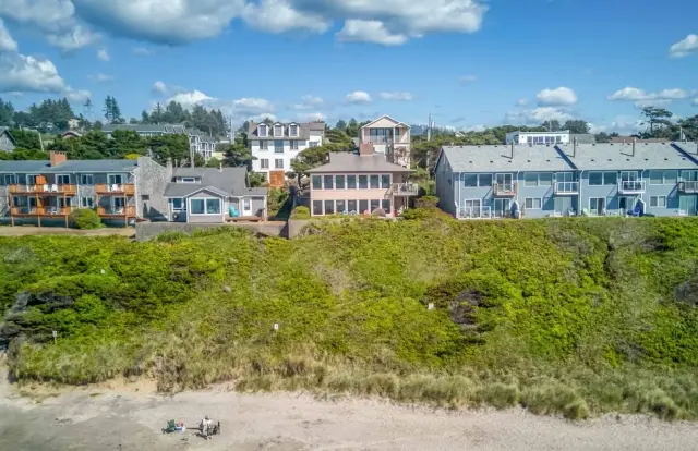 Harbor House — photo 1